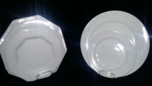 Pratos de Porcelanas.jpg &nbsp;