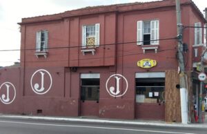 jecas_bar2.jpg &nbsp;