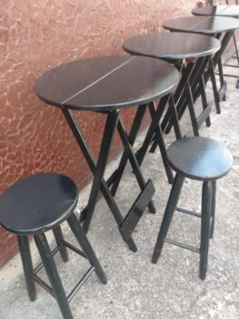 Mesa bistrô e banquetas.jpg &nbsp;