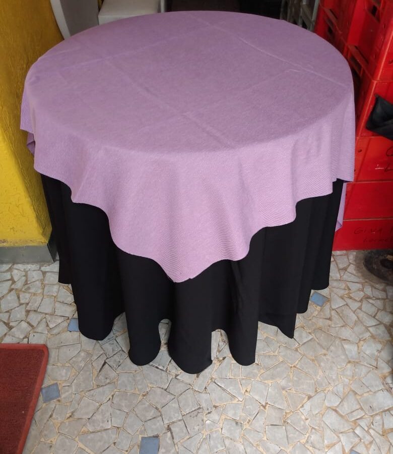toalha com cobre mancha lilás.jpg