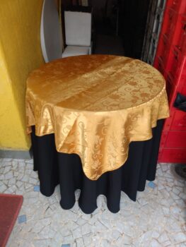 Toalha preta com cobre mancha dourado.jpg  